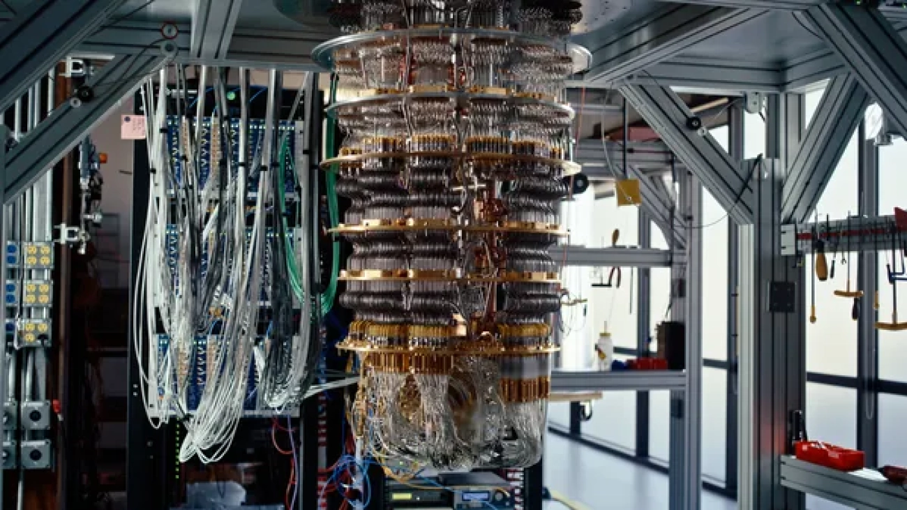 Go inside the Google Quantum AI lab to learn about how quantum computing works